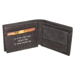 ניתן לבצע חריטה בארנק