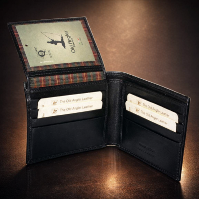 ארנק לגבר 8002 Old Angler Italy מעור איטלקי שחור עם תאי כרטיסים וחלון שקוף לתעודה