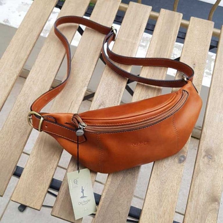 תיקי פאוץ’.