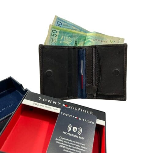 ⁦TOMMY HILFIGER ארנק לגבר מעור - 100% אורגינל צבע חום⁩ – תמונה ⁦3⁩