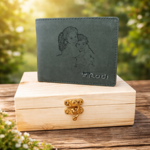 ארנק עור ירוק עם חריטת תמונה אישית של ילדים מתנה מרגשת מעור איכותי