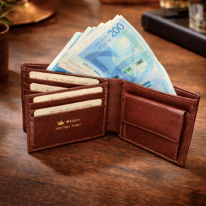 ארנק עור לגבר חום פתוח עם שטרות וכרטיסים, הטבעה אישית בזהב, עור איטלקי איכותי