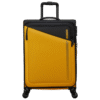 מזוודה צהובה American Tourister בגודל בינוני – דגם Daring Dash 66.5 ס"מ עם גלגלים כפולים MF749002