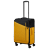 מזוודה צהובה American Tourister בגודל בינוני – דגם Daring Dash 66.5 ס"מ עם גלגלים כפולים MF749002