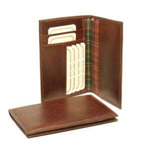 נרתיק לפספורט מעור חום עם מקום לדרכון וכרטיסי אשראי