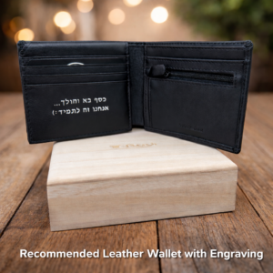 ארנק עור שחור לגבר עם חריטה אישית בעבודת יד