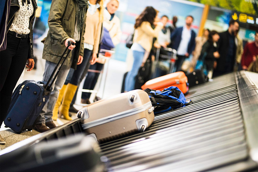 מזוודת Samsonite קשיחה – השראה לבחירת גודל לפי חברת תעופה