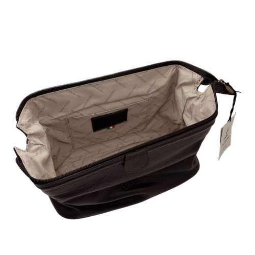 תיק רחצה מעור איטלקי דגם 654 מבית Old Angler Italy – מבט פנימי עם בטנה וכיס Made in Italy