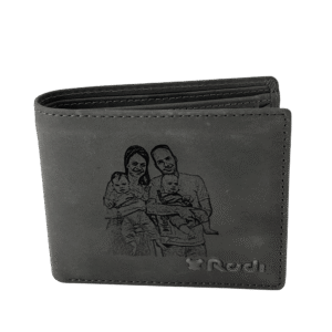 ארנק עור נובוק אפור עם חריטת תמונה משפחתית – מתנה אישית לבעל