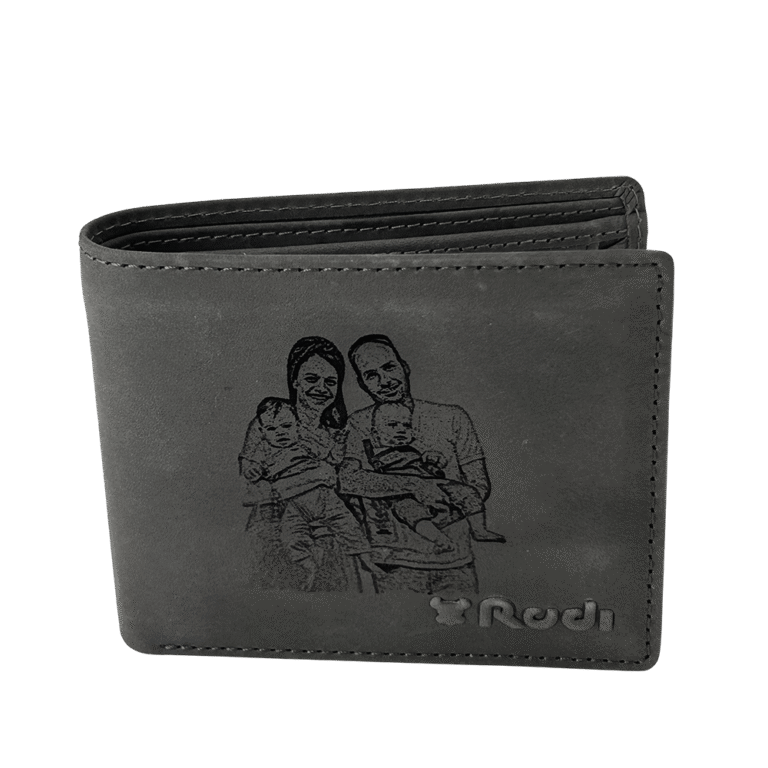 ארנק עור נובוק אפור עם חריטת תמונה משפחתית – מתנה אישית לבעל