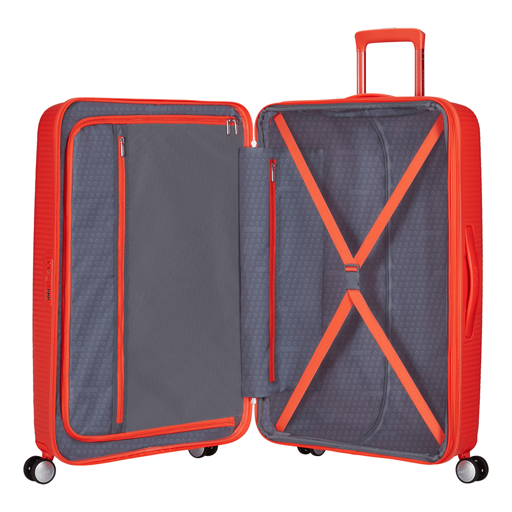 מזוודה גדולה American Tourister SoundBox מבט קדמי