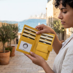 ארנק עור לנשים מתנה ארנק צהוב עם תאים לכרטיסים מעור אמיתי